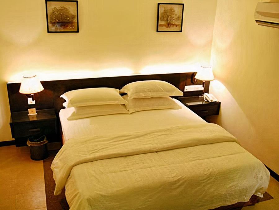 Ernes Hotel Perai Luaran gambar