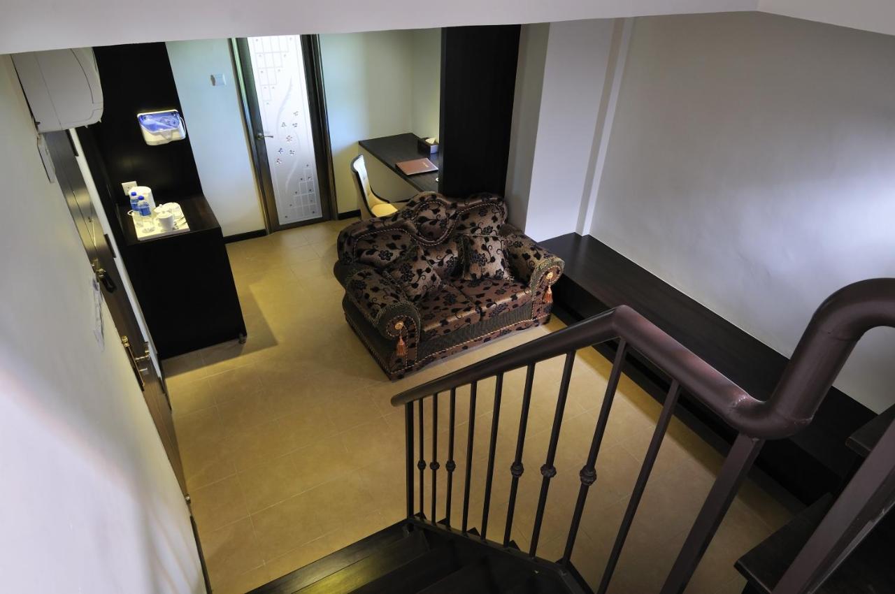 Ernes Hotel Perai Luaran gambar